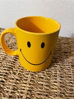The Smiley Company Smile Yellow Mug